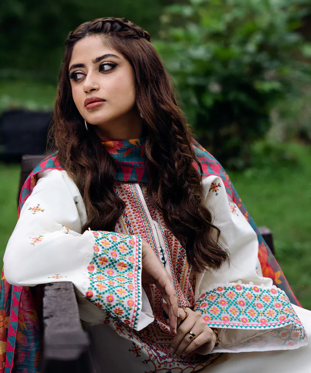Sapphire  - Unstitched Winter 3PC Dhanak Embroidered Suit DF-1420