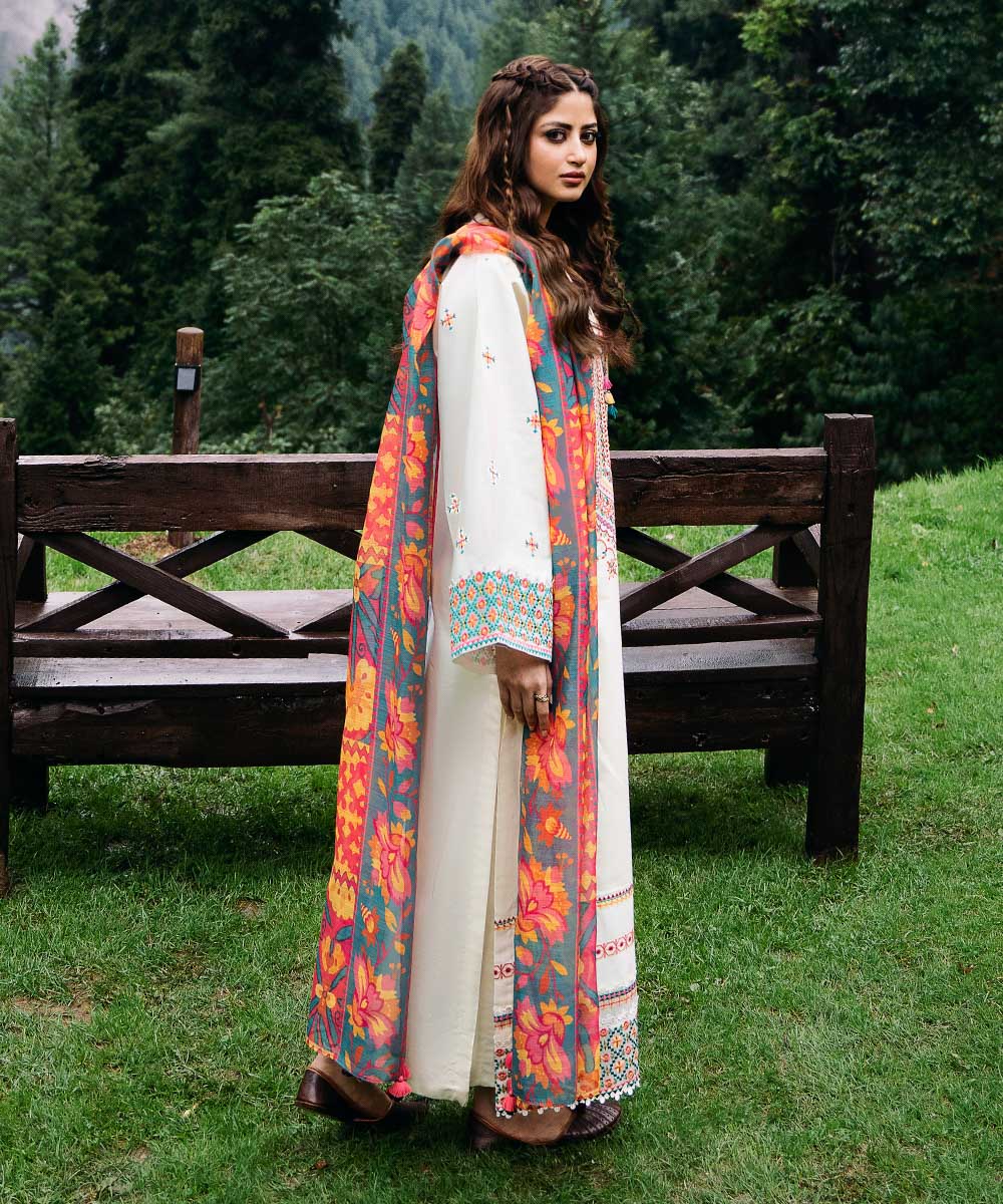 Sapphire  - Unstitched Winter 3PC Dhanak Embroidered Suit DF-1420