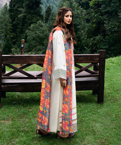 Sapphire  - Unstitched Winter 3PC Dhanak Embroidered Suit DF-1420