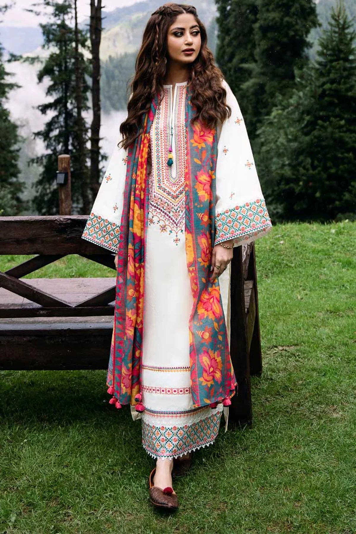 Sapphire  - Unstitched Winter 3PC Dhanak Embroidered Suit DF-1420
